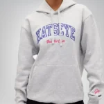 Gap Katseye hoodie with classic logo – streetwear style