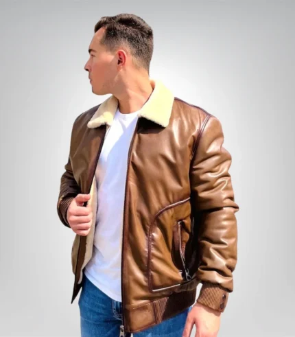 Leather bomber jacket with beige fur collar – classic men’s outerwear