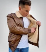 Premium leather bomber jacket – cozy beige fur collar style