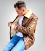 Classic brown leather bomber – jacket with beige fur detail